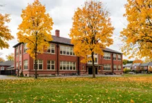 学区房 catchment 全解：怎么查对口学校、跨区上学 3 条路、排名 4 个误区-加拿大大
