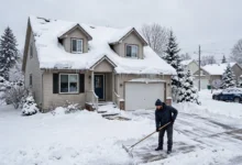 加拿大屋顶积雪压塌风险:冬季清雪的5个安全要点全解-加拿大大