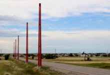 劳埃德明斯特Lloydminster：跨省双城+油田，1日全解-加拿大大