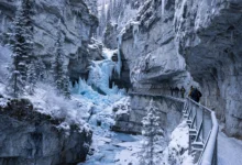 班夫Johnston Canyon：冬季冰走，2.5公里半日全攻略-加拿大大